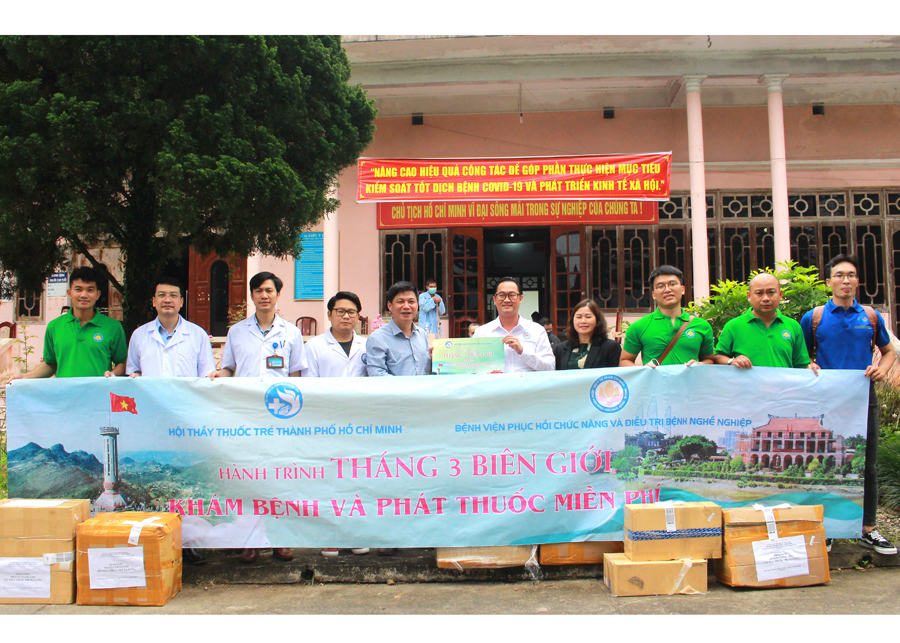 Hội thầy thuốc trẻ Thành phố Hồ Chí Minh khám, phát thuốc miễn phí tại Vị Xuyên