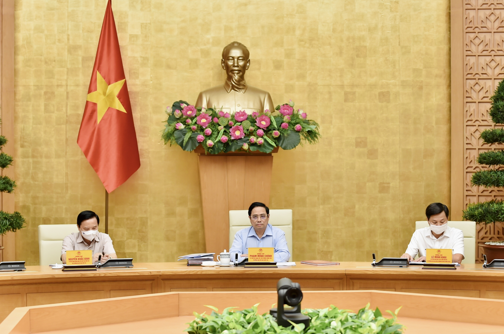 Thủ tướng Phạm Minh Chính, Trưởng Ban Chỉ đạo quốc gia phòng chống dịch COVID-19 chủ trì cuộc họp trực tuyến toàn quốc của Ban Chỉ đạo với các địa phương. 