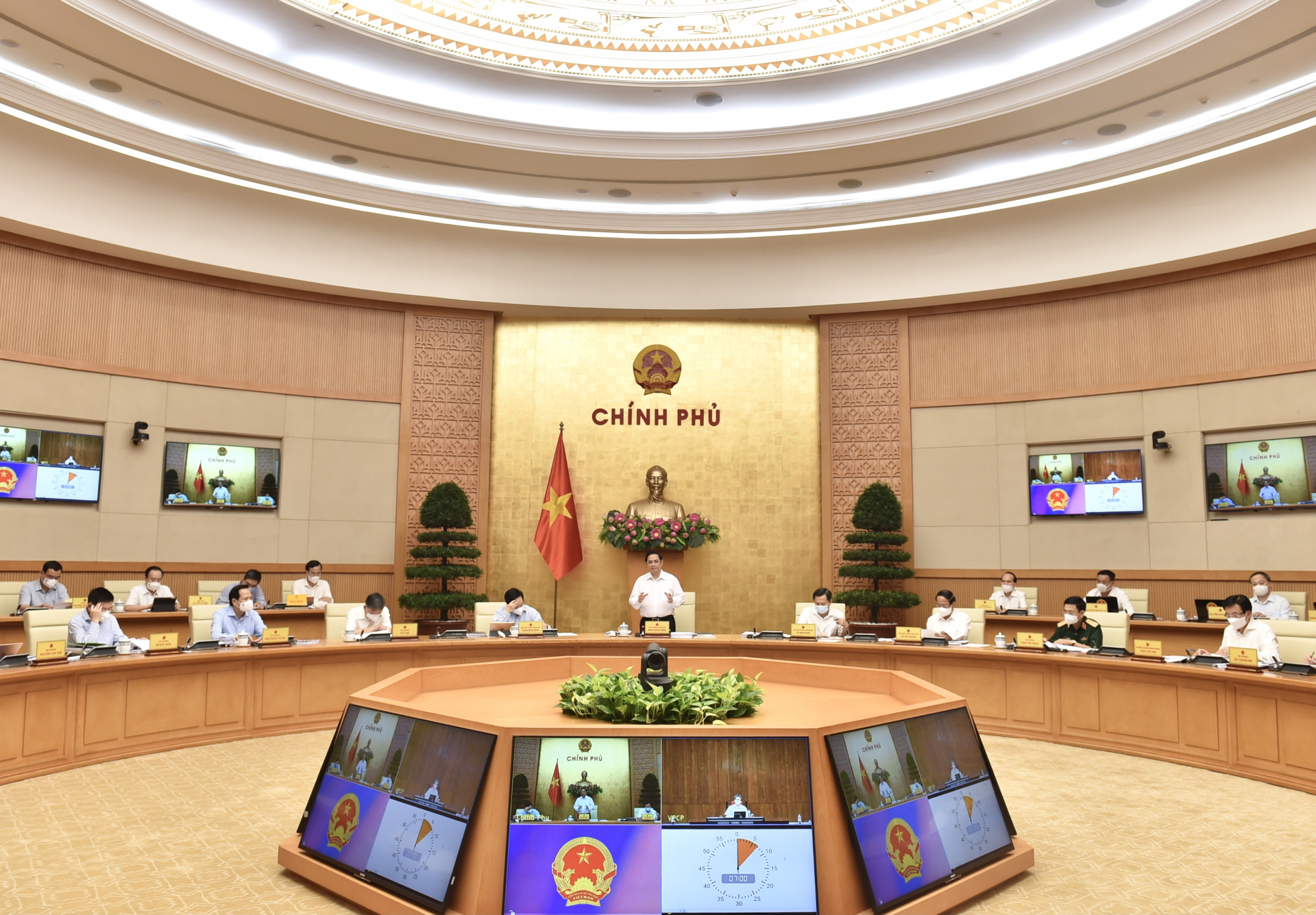 Thủ tướng Phạm Minh Chính chủ trì phiên họp Chính phủ thường kỳ tháng 8 năm 2021. 