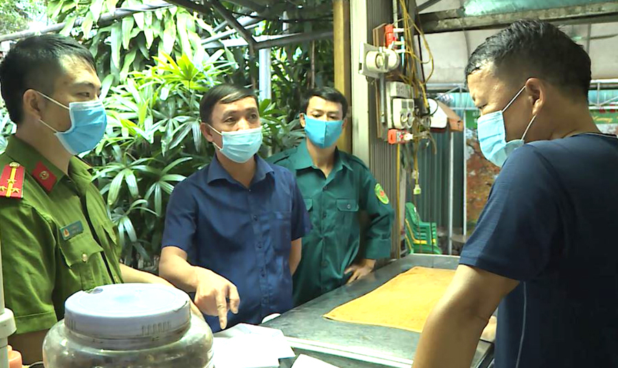 Lực lượng chức năng thành phố Hà Giang kiểm tra công tác phòng, chống dịch Covid - 19 trên địa bàn.