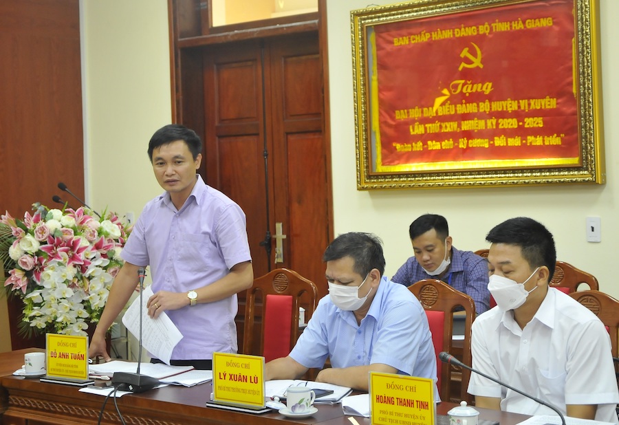 Bí thư Huyện ủy Vị Xuyên Đỗ Anh Tuấn kiến nghị một số nội dung tại buổi làm việc.