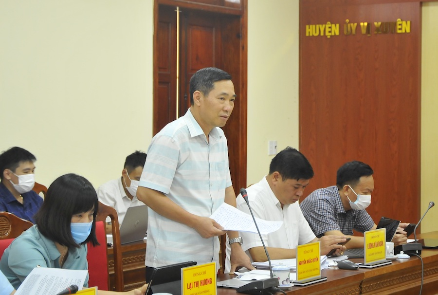 Giám đốc Sở Công thương Nguyễn Khắc Quyền đề nghị huyện Vị Xuyên tập trung tháo gỡ khó khăn về mặt bằng để triển khai các dự án về điện phục vụ sản xuất và sinh hoạt của người dân trên địa bàn.