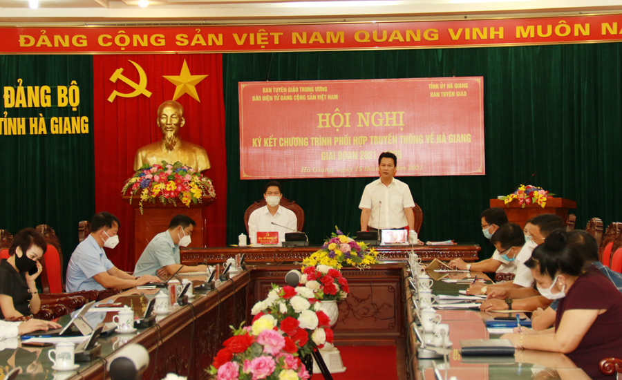 Bí thư Tỉnh ủy Đặng Quốc Khánh phát biểu tại hội nghị