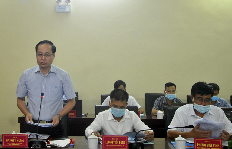 Bí thư Huyện ủy Bắc Quang Hà Việt Hưng kiến nghị một số nội dung tại buổi làm việc.