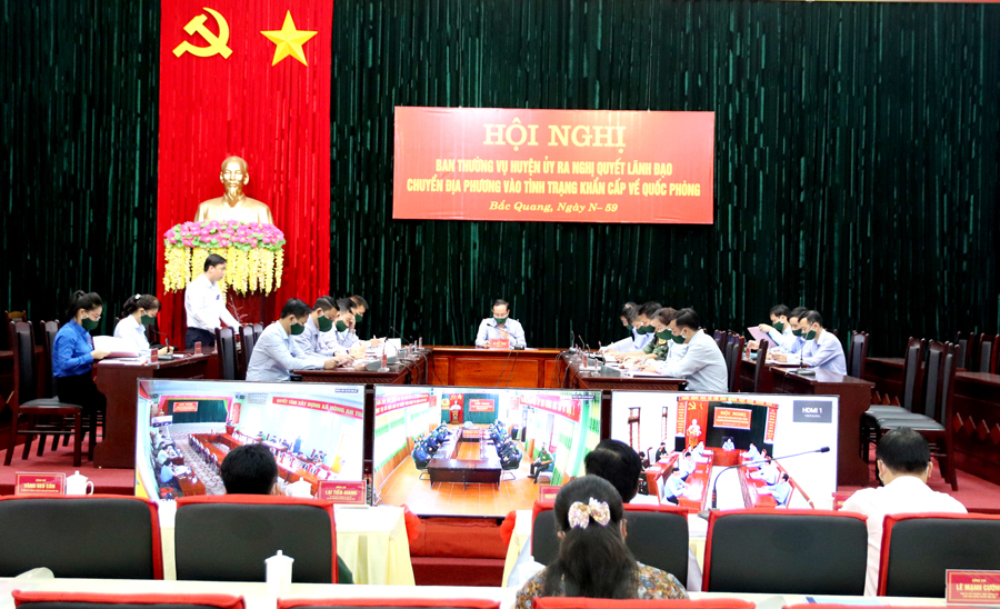 Hội nghị BTV Huyện ủy Bắc Quang (mở rộng) ra nghị quyết lãnh đạo chuyển địa phương vào tình trạng khẩn cấp về quốc phòng.