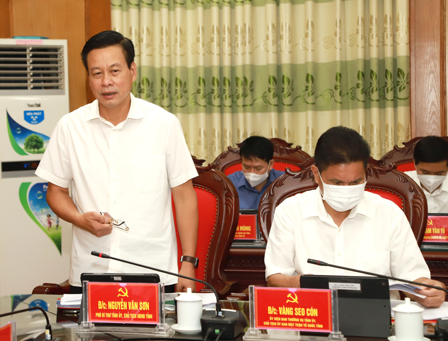 Chủ tịch UBND tỉnh Nguyễn Văn Sơn báo cáo tình hình phát triển KT-XH 9 tháng năm 2021.