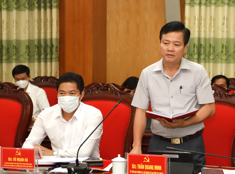 Chủ nhiệm Ủy ban Kiểm tra Tỉnh ủy Trần Quang Minh đánh giá BTV Tỉnh ủy đã chỉ đạo tốt 4 nhiệm vụ: Phòng chống dịch, phát triển KT-XH, đảm bảo QP-AN và đảm bảo an sinh xã hội.