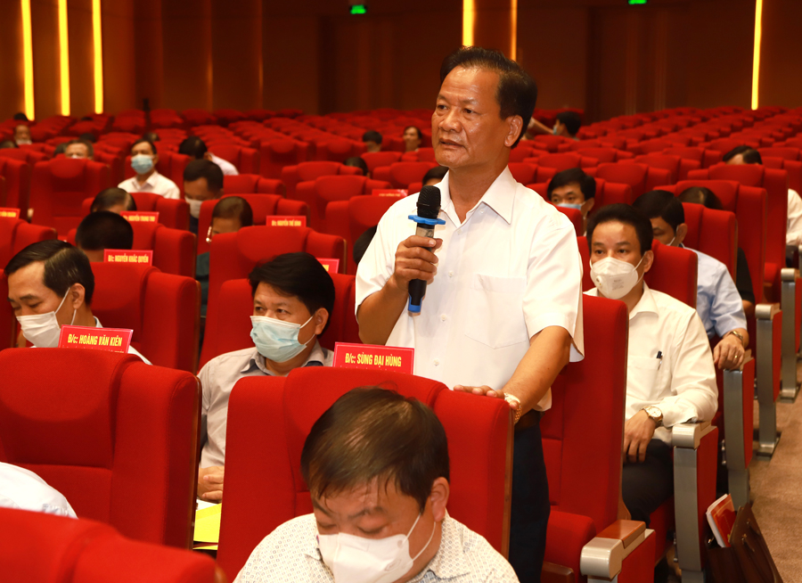 Giám đốc Sở Văn hóa, Thể thao và Du lịch Nguyễn Hồng Hải tiếp thu ý kiến của các đại biểu về Dự thảo Nghị quyết Bảo tồn và phát huy giá trị di sản văn hóa