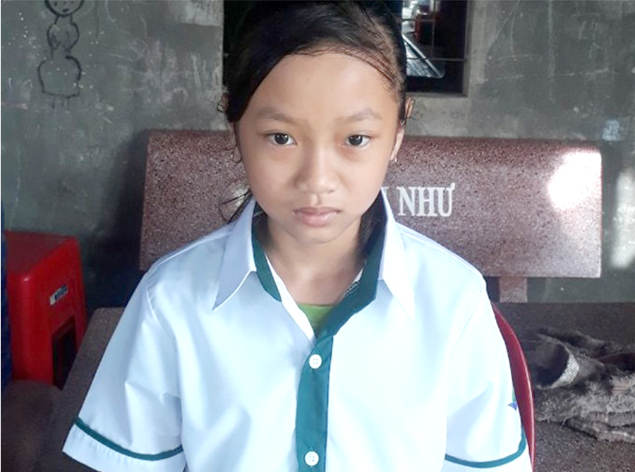Em Phạm Thị Khánh Như mới vào lớp 6, lo lắng vì không có thiết bị học trực tuyến - ảnh Đức Duy