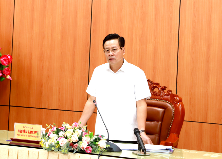 Chủ tịch UBND tỉnh Nguyễn Văn Sơn phát biểu tại cuộc họp