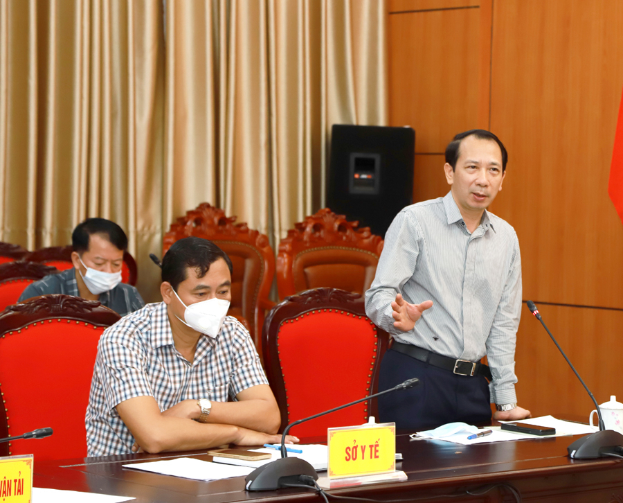 Phó Chủ tịch UBD tỉnh Trần Đức Quý tham gia ý kiến tại cuộc họp.