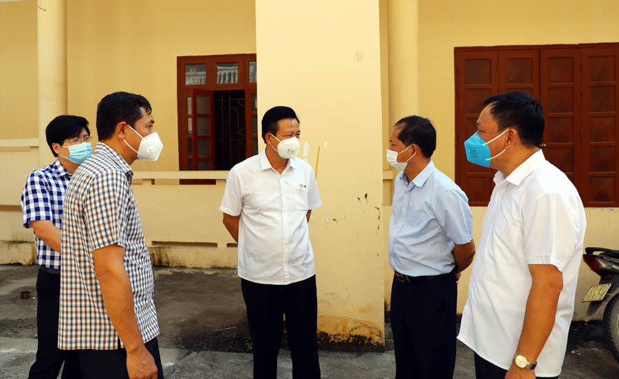 Chủ tịch UBND tỉnh Nguyên Văn Sơn kiểm tra tại Trung tâm giáo dục thường xuyên tỉnh.