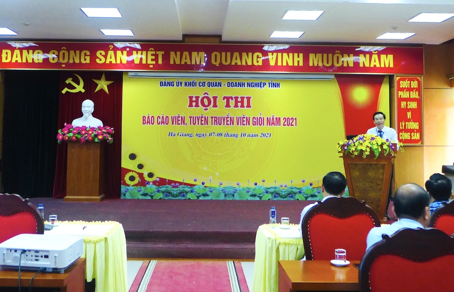 Đồng chí Nguyễn Hoàng Hưng, Phó Bí thư Đảng ủy Khối, Trưởng ban tổ chức khai mạc hội thi báo cáo viên, tuyên truyền viên giỏi năm 2021