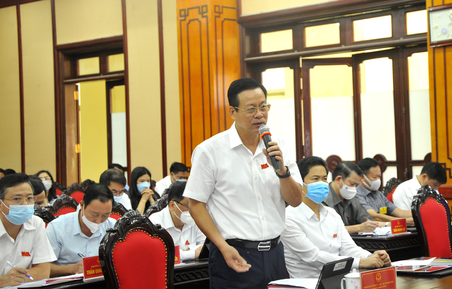 Chủ tịch UBND tỉnh Nguyễn Văn Sơn phát biểu làm rõ một số nội dung đại biểu quan tâm.