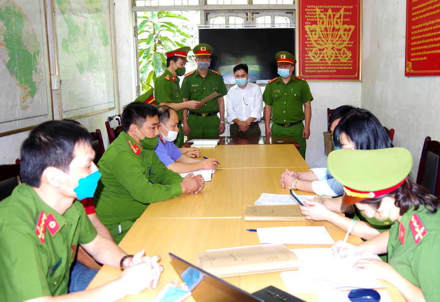 Cơ quan Cảnh sát điều tra thi hành lệnh bắt bị can Nguyễn Tiến Hơn.