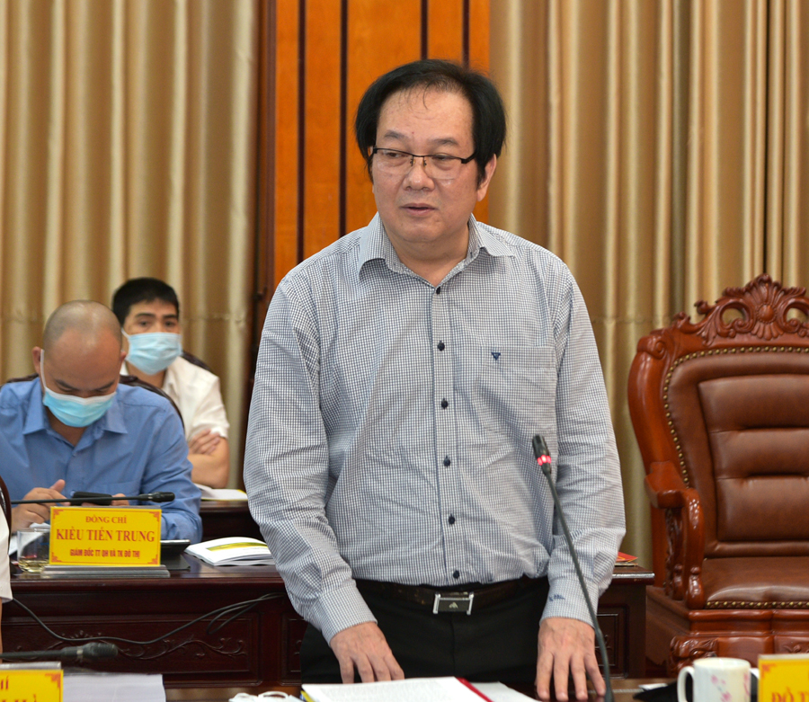 Viện Trưởng Viện Kiến trúc Quốc gia Đỗ Thanh Tùng thảo luận tại phiên họp.