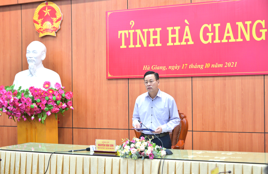 Phó Bí thư Tỉnh ủy, Chủ tịch UBND tỉnh Nguyễn Văn Sơn thảo luận tại cuộc họp trực tuyến giữa BCĐ Quốc gia với 63 tỉnh, thành phố.