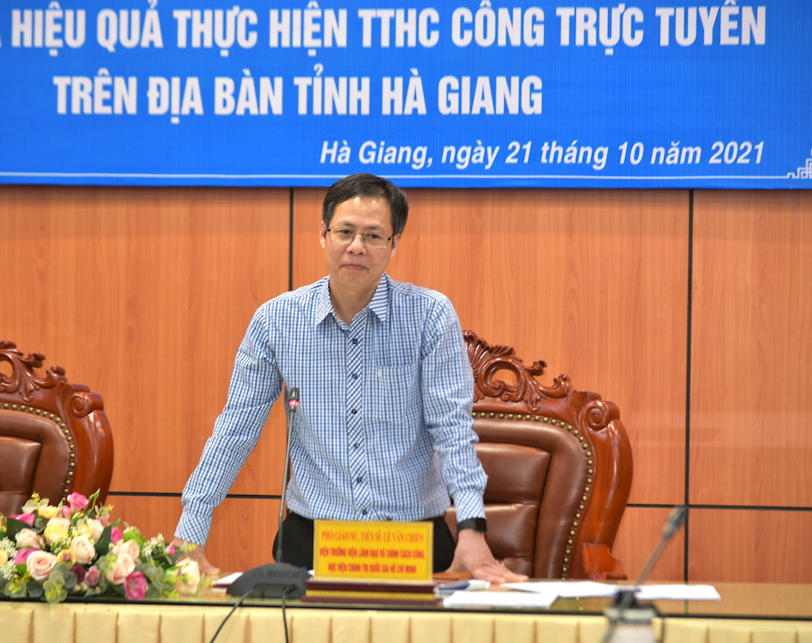 Phó Giáo sư, Tiến sỹ Lê Văn Chiến, Viện trưởng viện Lãnh đạo học và Chính sách công, Học viện Chính trị Quốc gia Hồ Chí Minh phát biểu tại hội nghị.