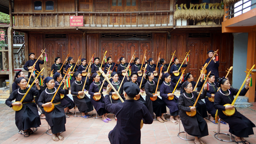 Toàn cảnh lớp học hát Then, đàn Tính tại nhà ông Nguyễn Văn Chự