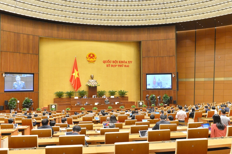 Các đại biểu thảo luận tại Hội trường Quốc hội ngày 26/10. 