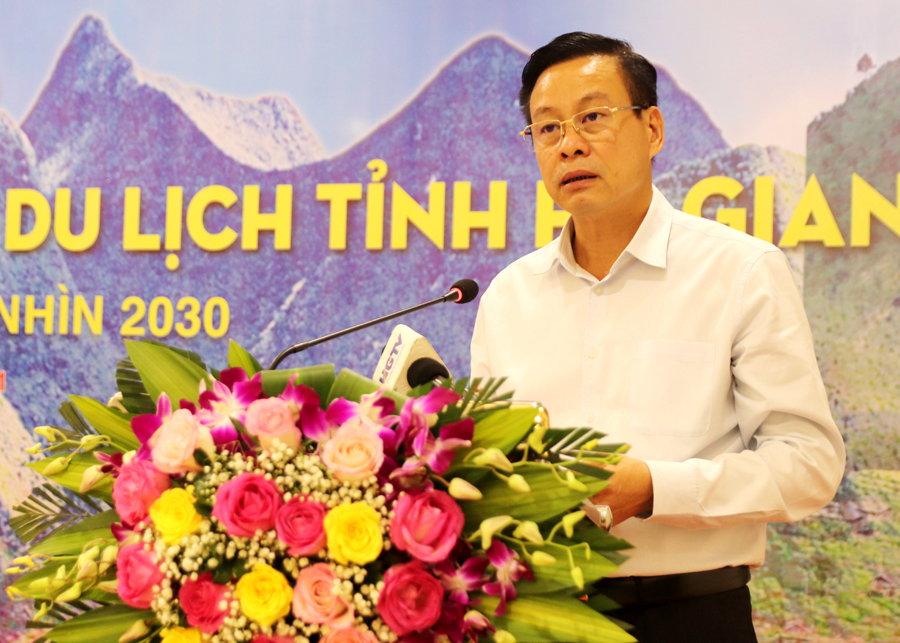 Chủ tịch UBND tỉnh Nguyễn Văn Sơn phát biểu khai mạc hội thảo.