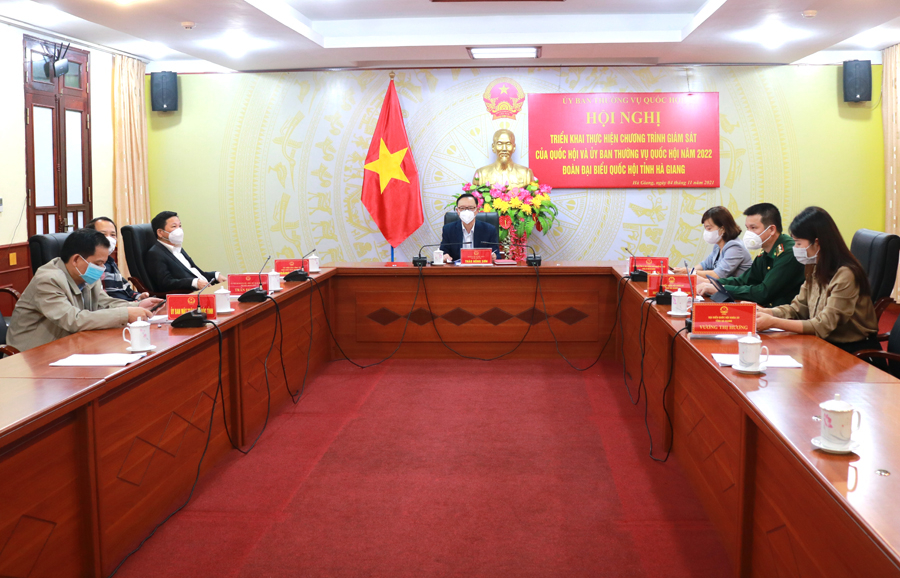 Phó Bí thư Thường trực Tỉnh ủy, Chủ tịch HĐND tỉnh Thào Hồng Sơn và các đại biểu dự hội nghị tại điểm cầu Hà Giang.
