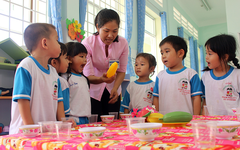 Các trẻ Trường mầm non Phan Văn Cội 2, huyện Củ Chi, TP Hồ Chí Minh trong giờ học. (Ảnh minh họa)