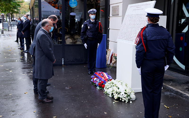 Thủ tướng Pháp Jean Castex tại lễ tưởng niệm các nạn nhân vụ khủng bố 2015.