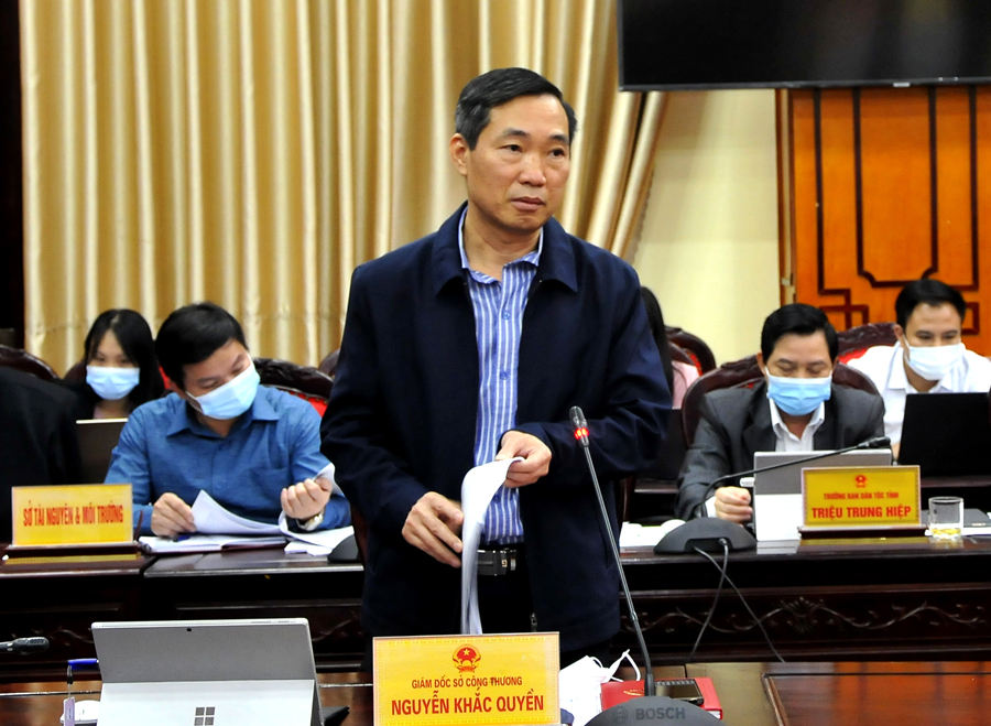 Giám đốc Sở Công thương Nguyễn Khắc Quyền báo cáo đến nay có hàng trăm sản phẩm nông sản của tỉnh được bán trên các sàn giao dịch thương mại điện tử.