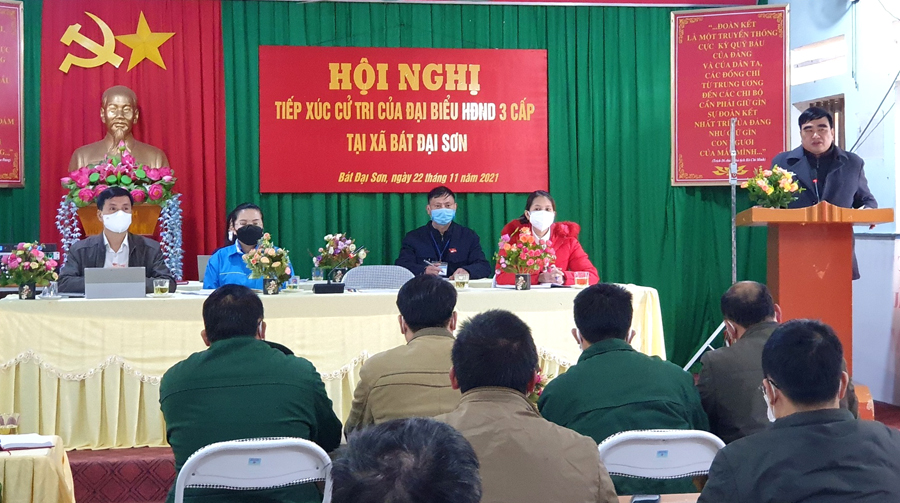 Tổ đại biểu HĐND tỉnh đơn vị huyện Quản Bạ tiếp xúc cử tri tại xã Bát Đại Sơn.