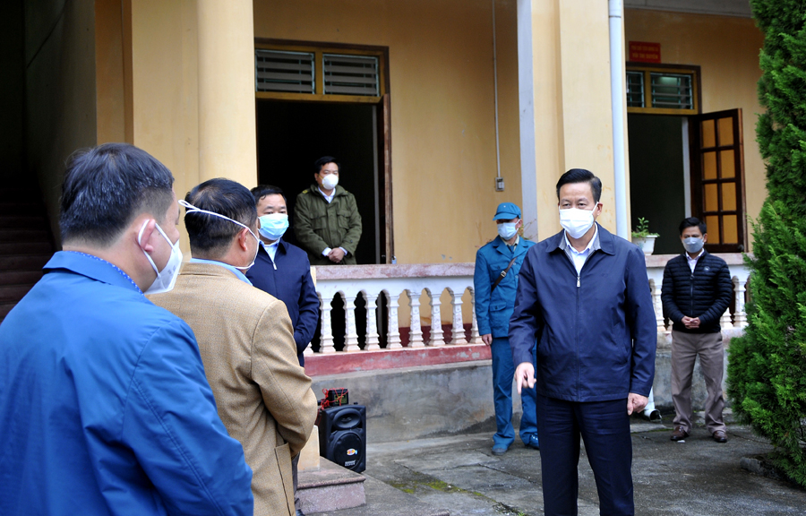 Chủ tịch UBND tỉnh Nguyễn Văn Sơn kiểm tra, chỉ đạo đội ngũ lãnh đạo xã Đông Minh về công tác phòng, chống dịch Covid-19 trên địa bàn.
