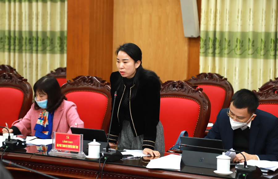 Giám đốc Đài PT-TH tỉnh Hoàng Thu Hằng đề xuất các giải pháp phối hợp hiệu quả với các cơ quan báo chí T.Ư