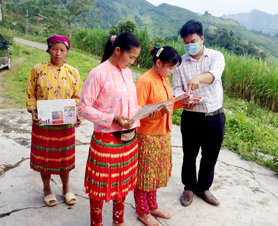 Tuyên truyền về nâng cao chất lượng dân số cho người dân xã Phiêng Luông.