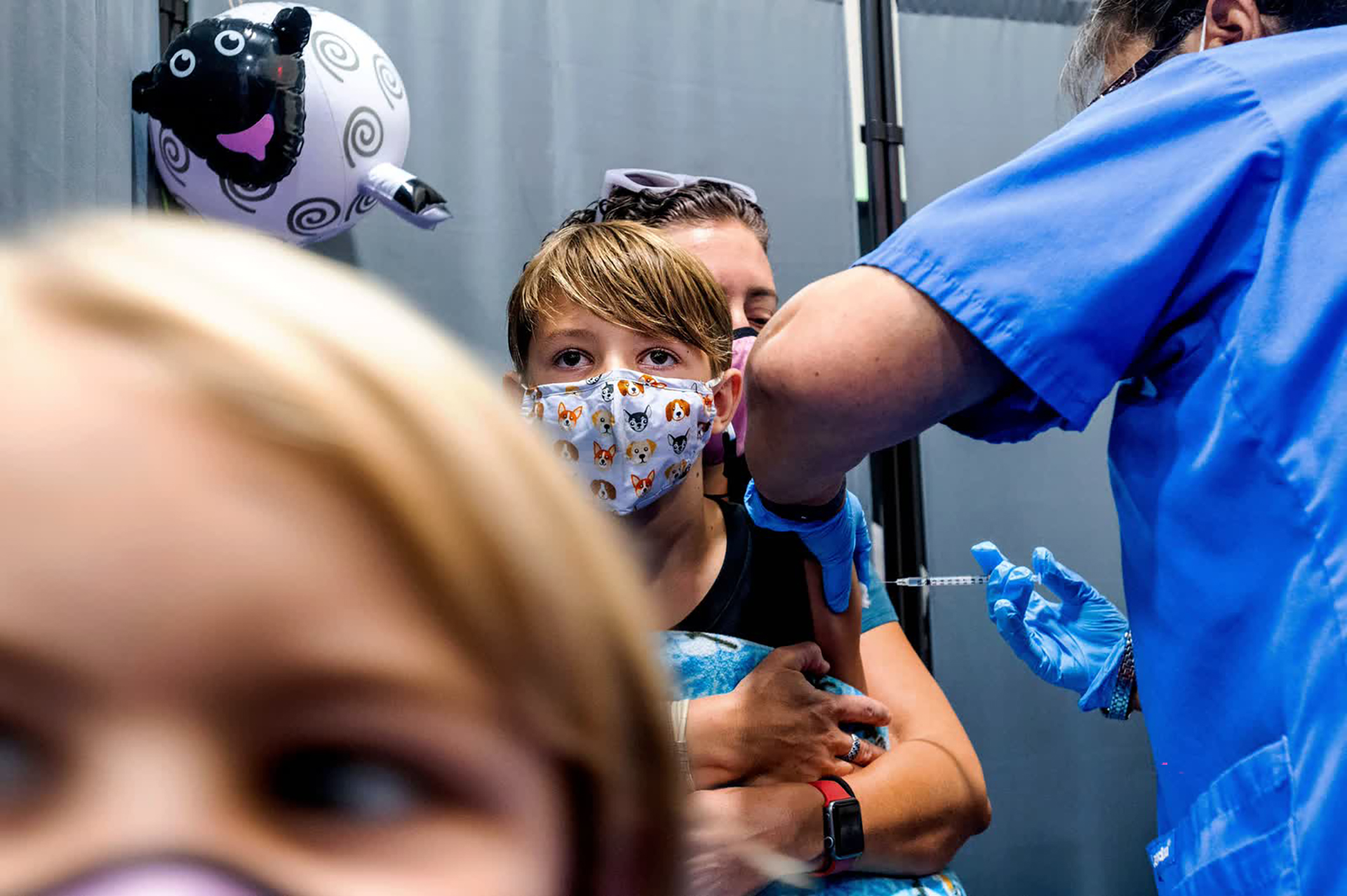 Cơ quan Quản lý thực phẩm và dược phẩm Mỹ đã cấp phép tiêm vaccine ngừa Covid-19 của Pfizer-BioNTech cho trẻ em từ 5 đến 11 tuổi. 
