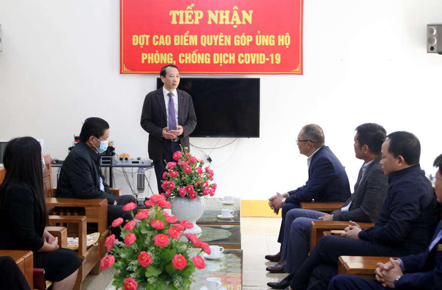 Phó Chủ tịch UBND tỉnh Trần Đức Qúy phát biểu tại buổi tiếp nhận.