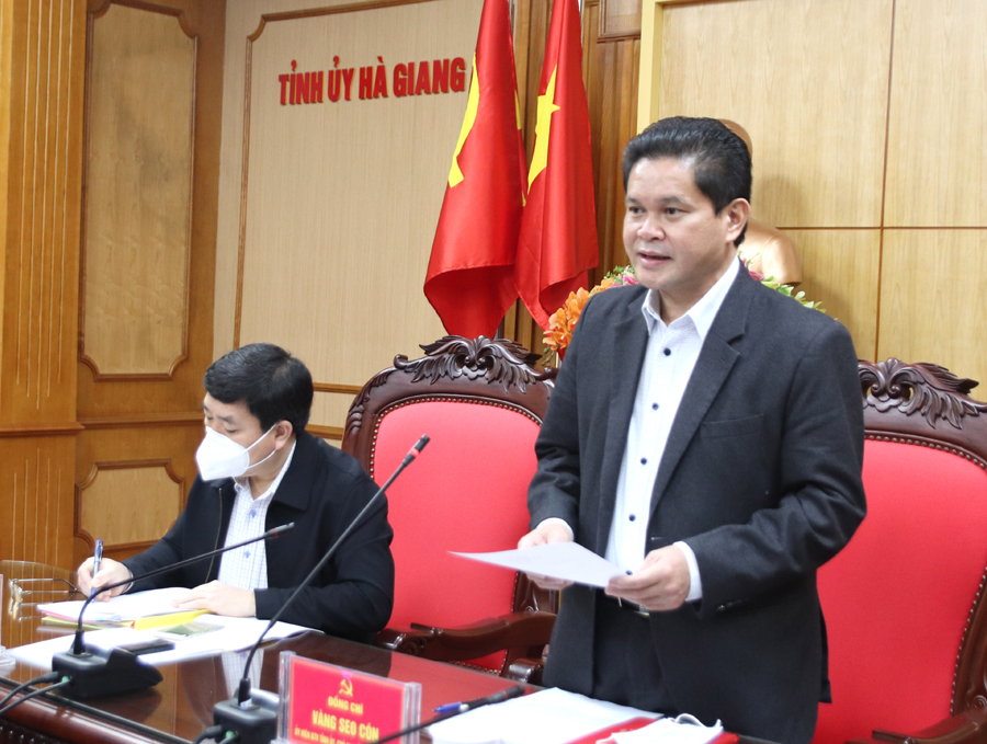 Chủ tịch Ủy ban MTTQ tỉnh Vàng Seo Cón làm rõ thêm một số nội dung mà các thành viên Ban chỉ đạo quan tâm.