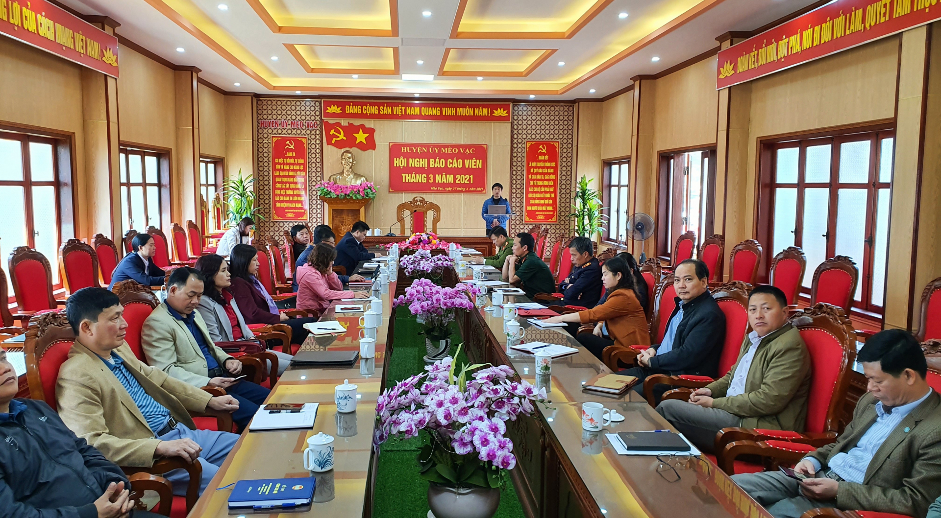 Hội nghị báo cáo viên được Ban Tuyên giáo Huyện ủy Mèo Vạc triển khai trực tuyến về cơ sở. (Ảnh chụp trước 25.10)