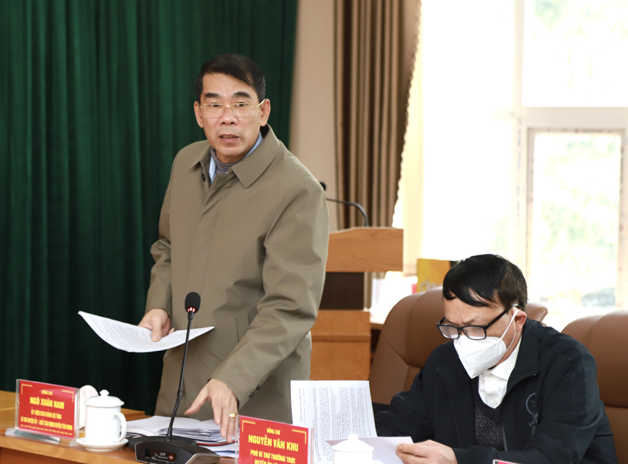 Bí thư Huyện ủy Yên Minh Ngô Xuân Nam báo cáo kết quả công tác lãnh đạo của Đảng bộ huyện năm 2021