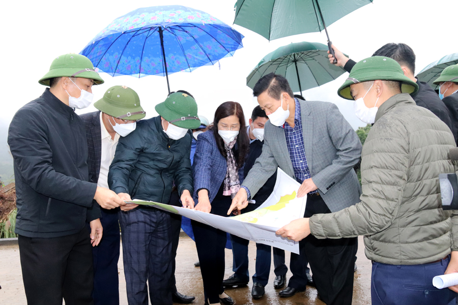 Chủ tịch UBND tỉnh Nguyễn Văn Sơn và đoàn công tác kiểm tra tiến độ thực hiện Dự án Công viên Vĩnh Hằng tại xã Đạo Đức.