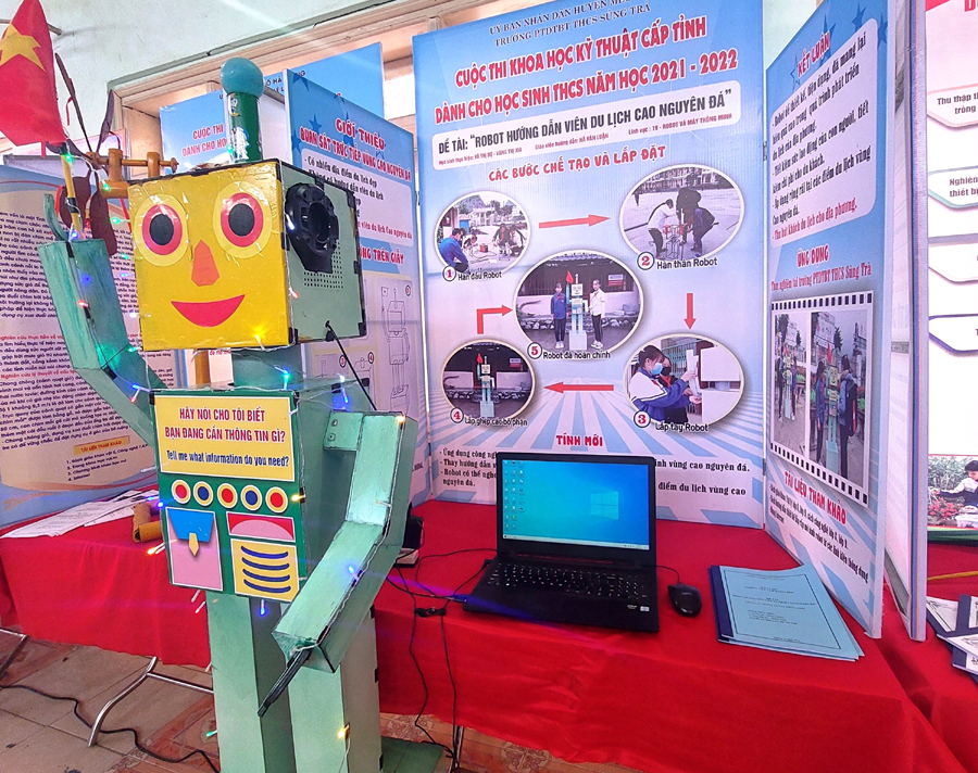 Đề tài “Robot hướng dẫn viên du lịch Cao nguyên đá” của các em học sinh Trường TPDTBT THCS Sủng Trà (Mèo Vạc).