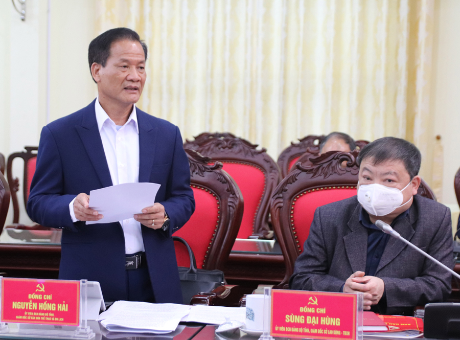 Giám đốc Sở Văn hóa – TT&DL Nguyễn Hồng Hải thảo luận tại hội nghị.
