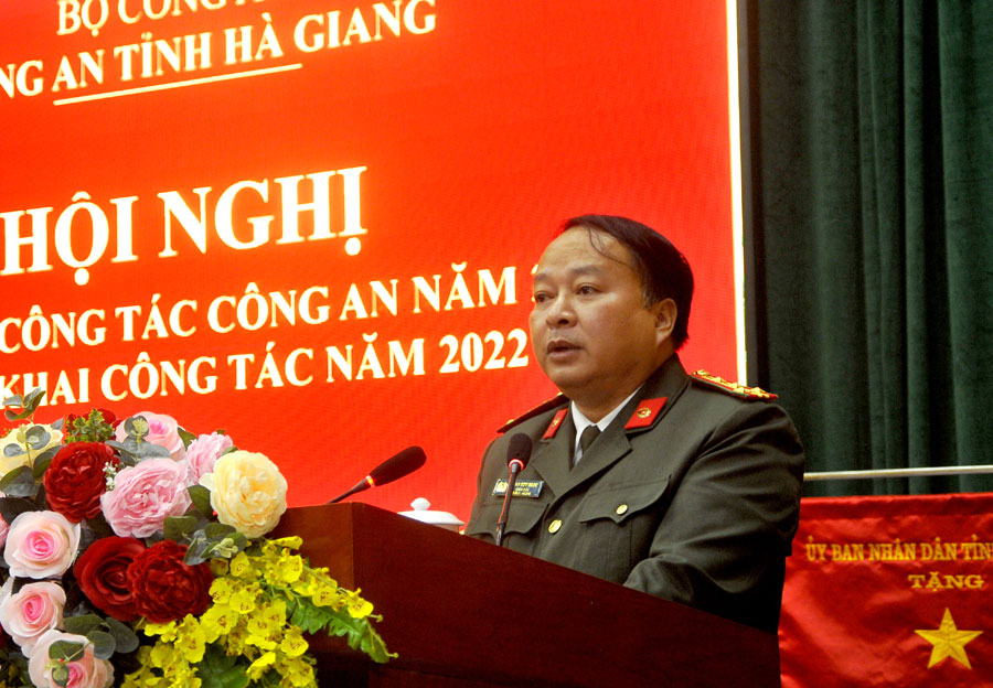 Đại tá Phan Huy Ngọc, Giám đốc Công an tỉnh phát động phong trào thi đua “Vì An ninh Tổ quốc” năm 2022.