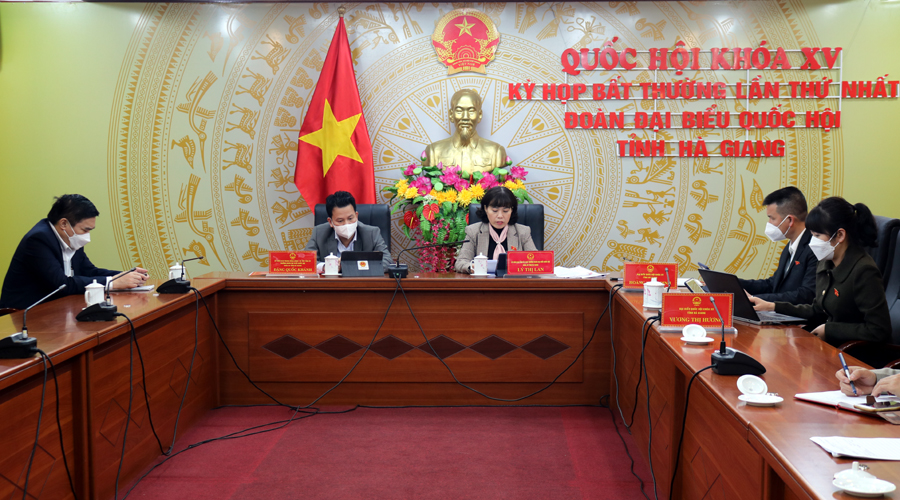 Đoàn ĐBQH khoá XV đơn vị tỉnh Hà Giang tham dự phiên họp.