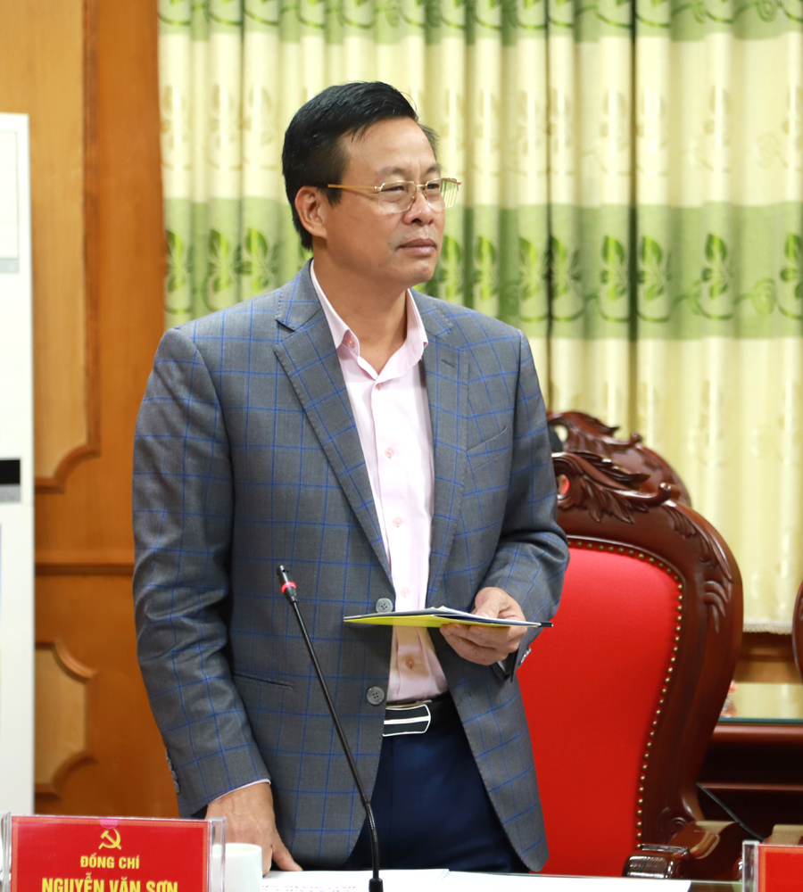 Chủ tịch UBND tỉnh Nguyễn Văn Sơn tham gia ý kiến góp ý vào thiết kế không gian trưng bày Bảo tàng tỉnh