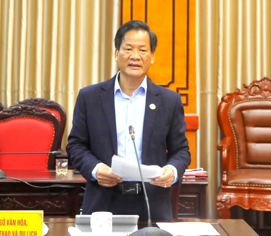 Giám đốc Sở Văn hóa TT&DL Nguyễn Hồng Hải tham gia ý kiến đề nghị các huyện tăng cường phối hợp trong công tác nâng cao nhận thức người dân; quản lý các bảng, biển thông tin.