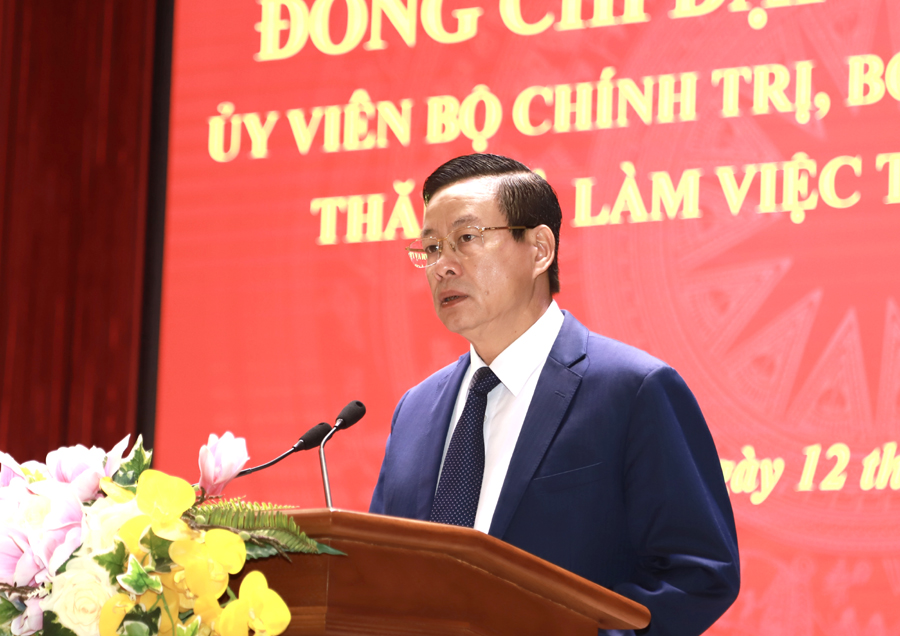 Chủ tịch UBND tỉnh Nguyễn Văn Sơn báo cáo tình hình KT-XH, xây dựng Đảng, đảm bảo QP-AN của tỉnh
