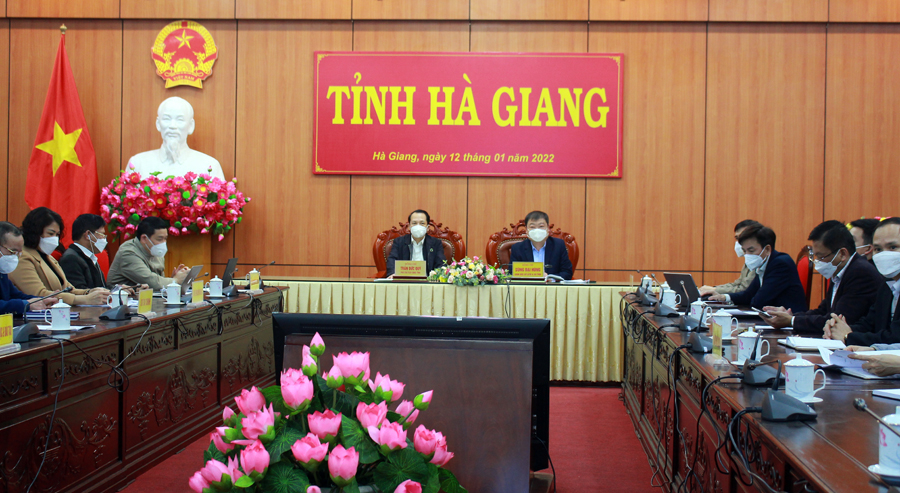 Đồng chí Trần Đức Quý, Phó Chủ tịch UBND tỉnh chủ trì hội nghị tại điểm cầu tỉnh