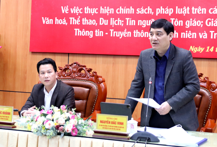 Chủ nhiệm Ủy ban Văn hóa, Giáo dục Nguyễn Đắc Vinh phát biểu tại buổi làm việc.